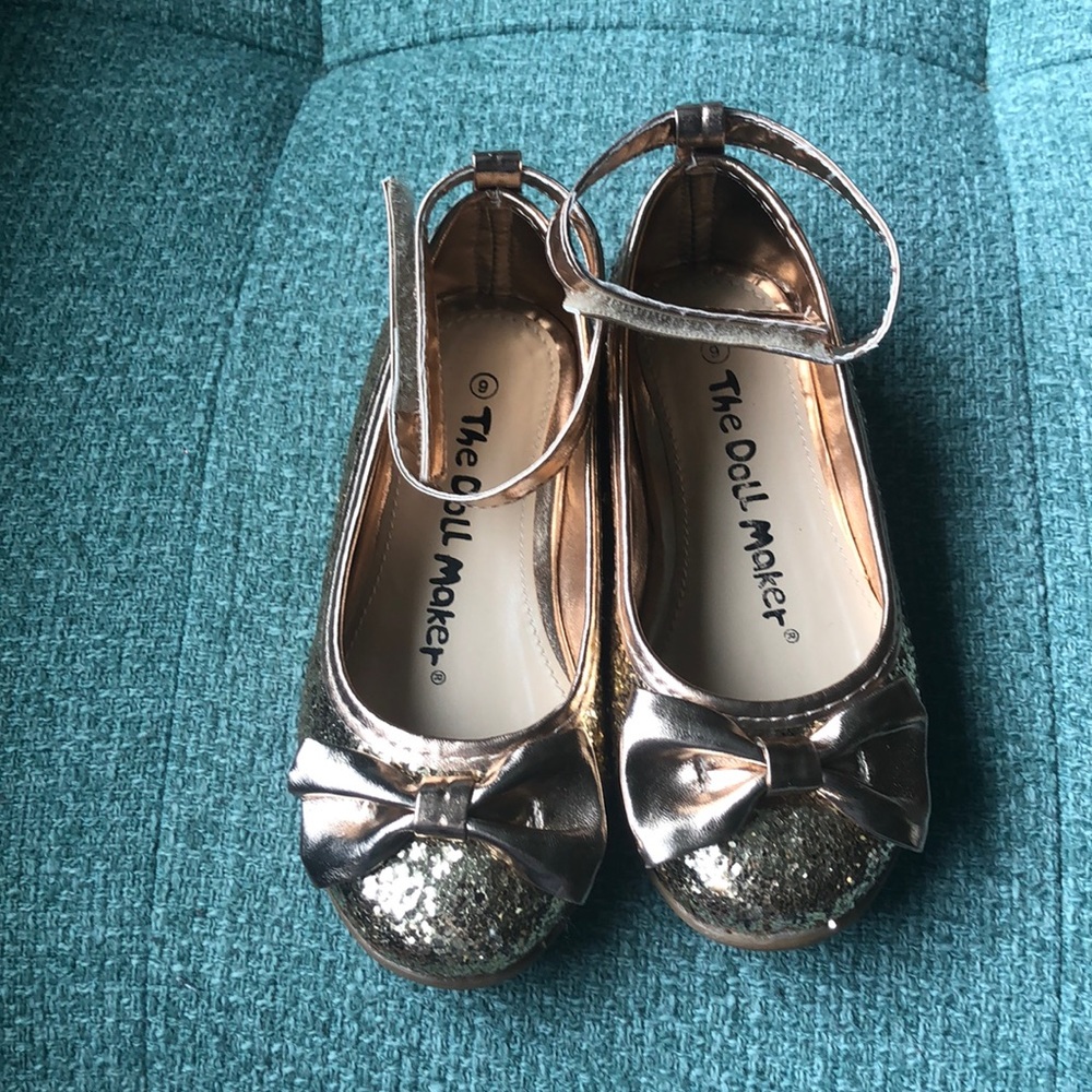 ❌DONATED❌Doll Maker Glitter Flats - size 9